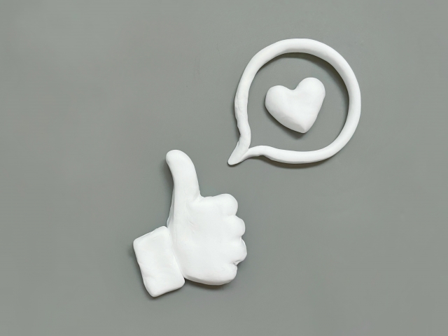 サムズアップとハートのイラスト