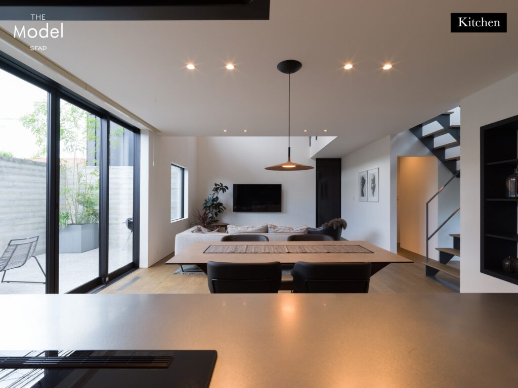 黒と白でまとめたおしゃれなリビング