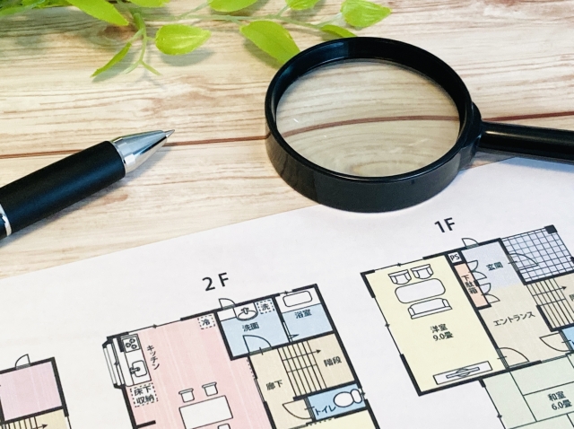間取り図と虫眼鏡