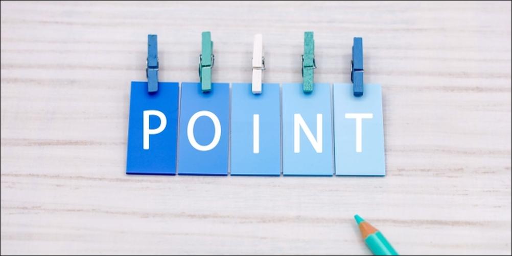 青いカードに「POINT」と書かれた文字とカラフルな洗濯ばさみの演出