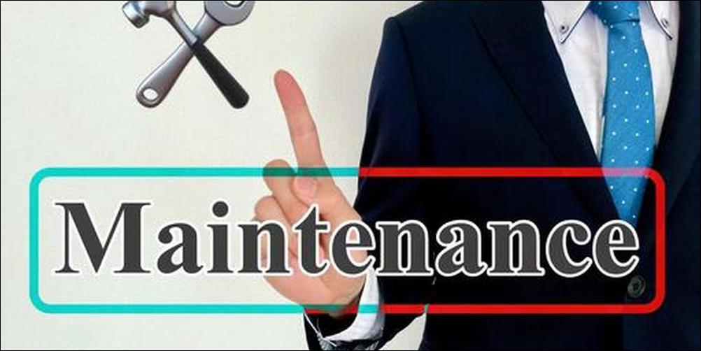 スーツ姿の男性が「Maintenance」の文字に触れているイメージと工具のアイコン